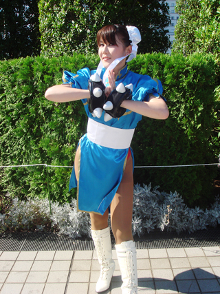Illustration for article titled Comic Market Cosplayers Cosplaying